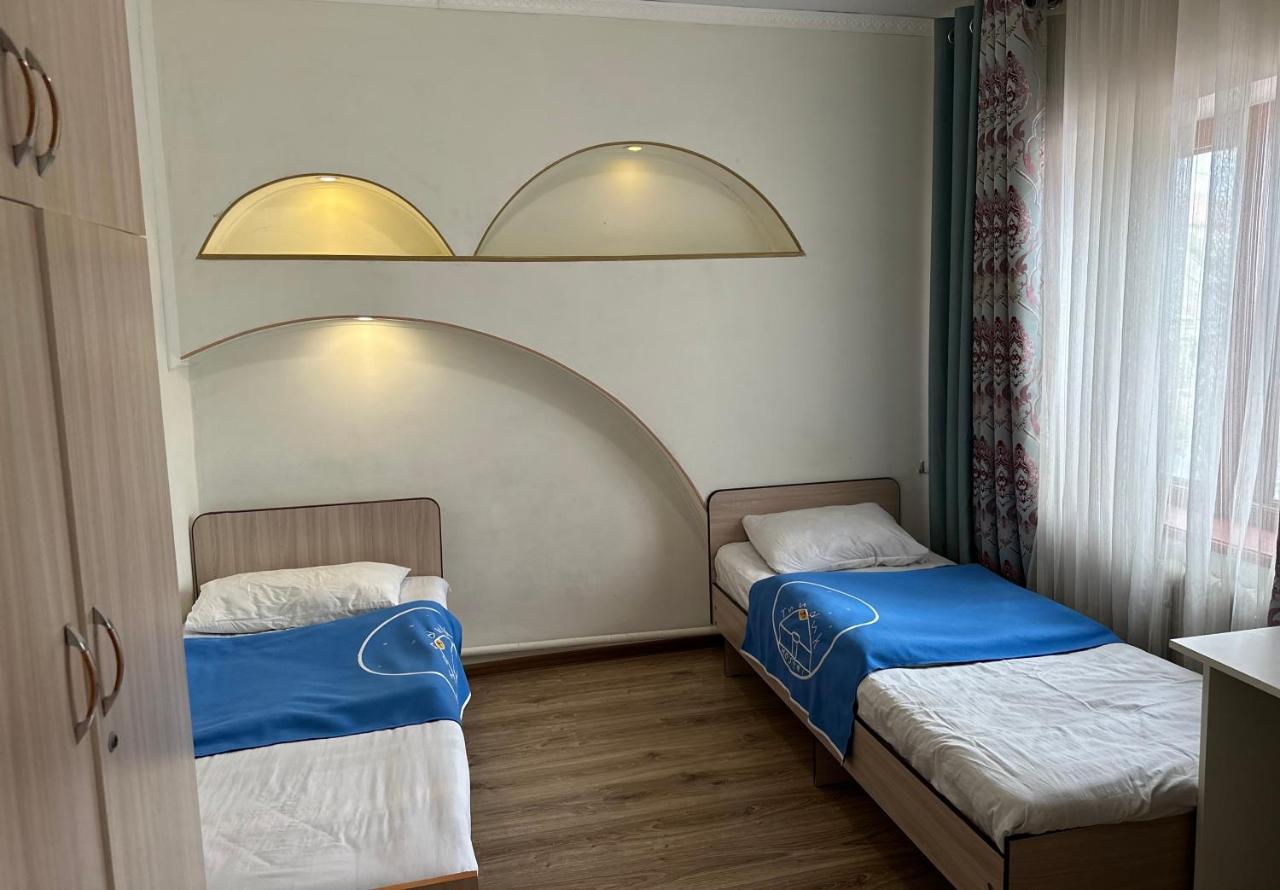 Tunduk Hostel Bishkek Luaran gambar