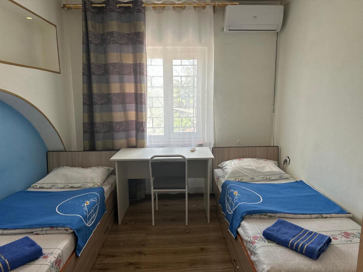 Tunduk Hostel Bishkek Luaran gambar