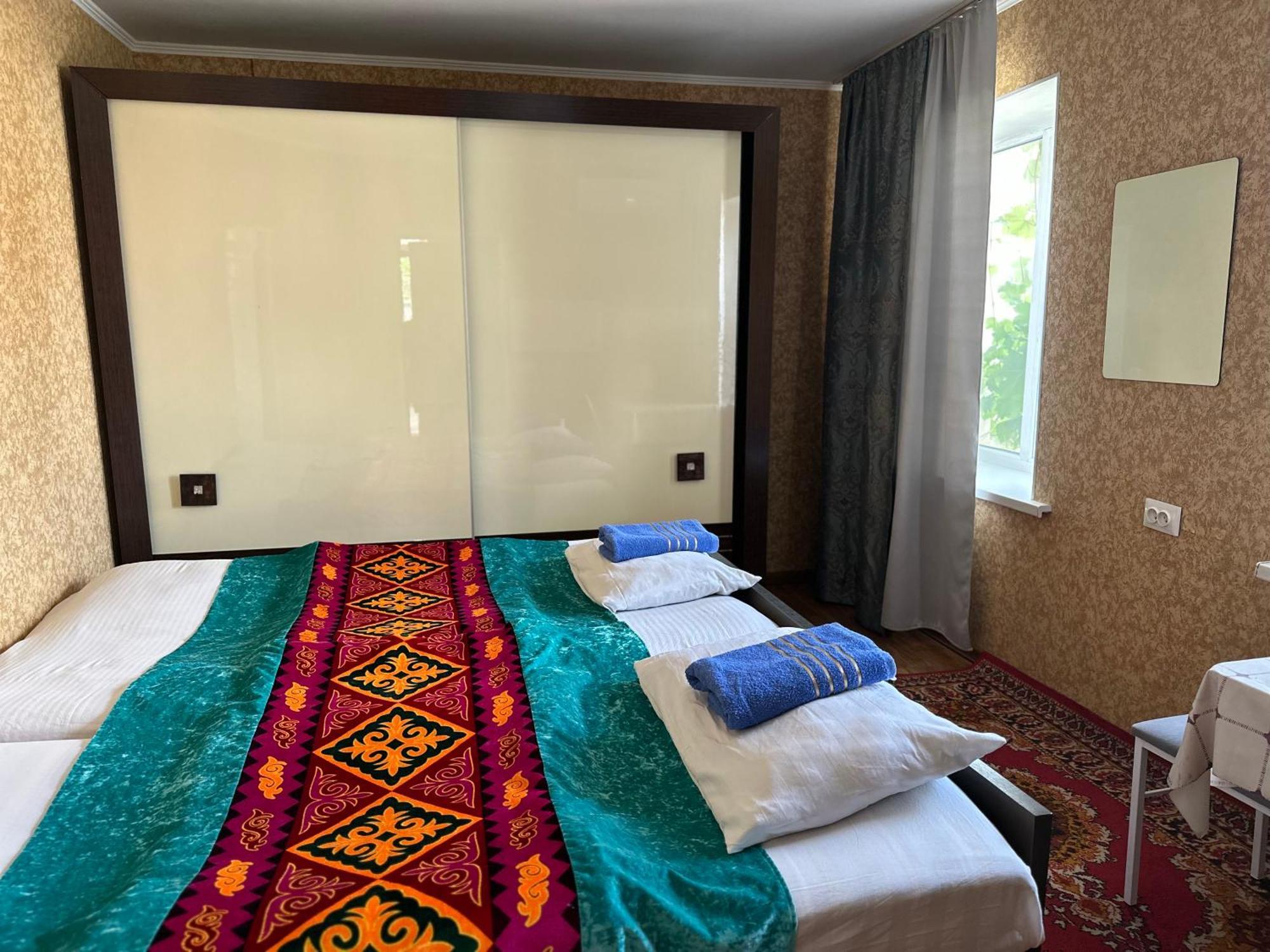 Tunduk Hostel Bishkek Luaran gambar