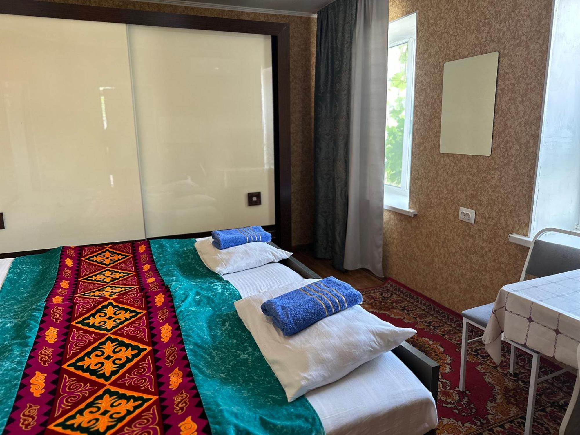 Tunduk Hostel Bishkek Luaran gambar