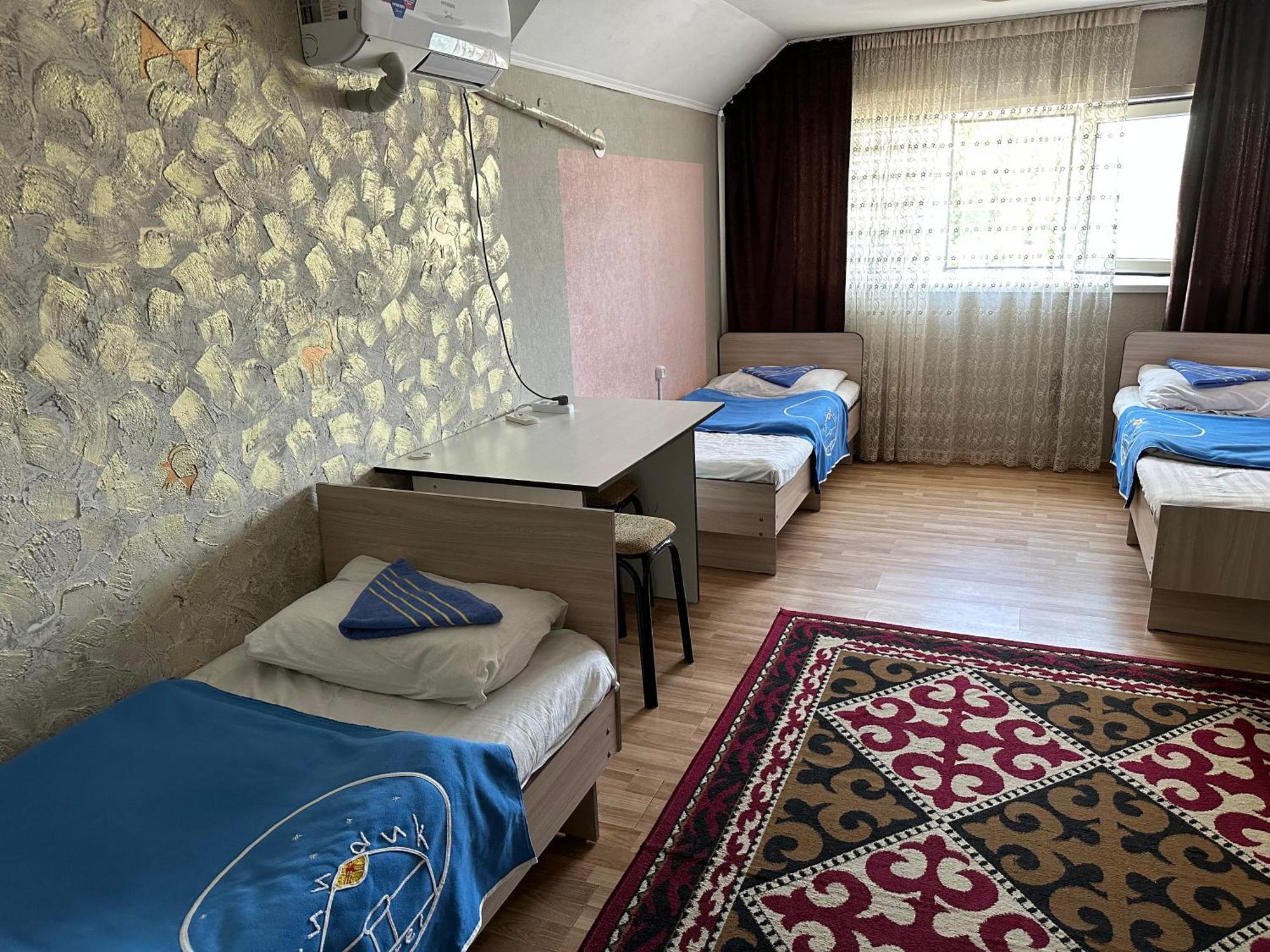 Tunduk Hostel Bishkek Luaran gambar