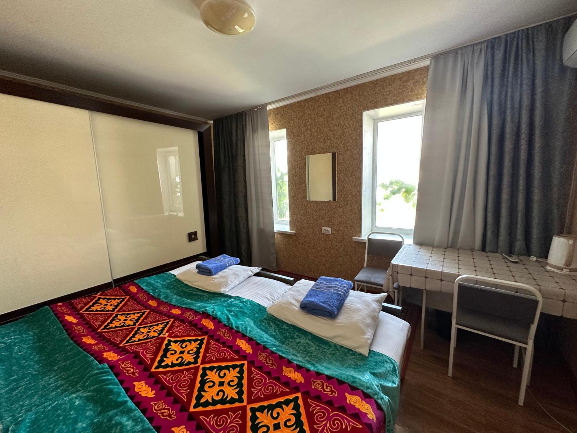 Tunduk Hostel Bishkek Luaran gambar