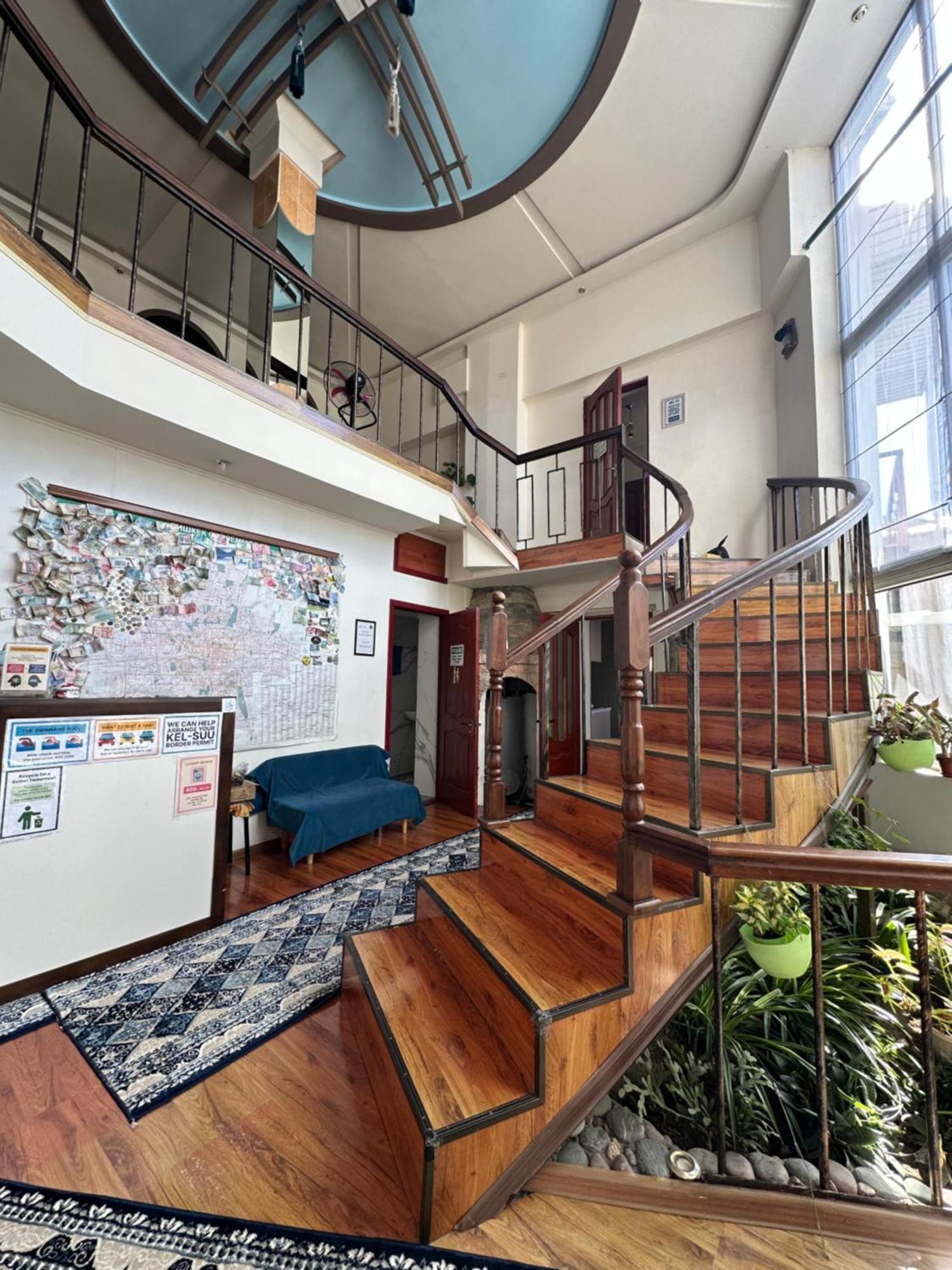 Tunduk Hostel Bishkek Luaran gambar