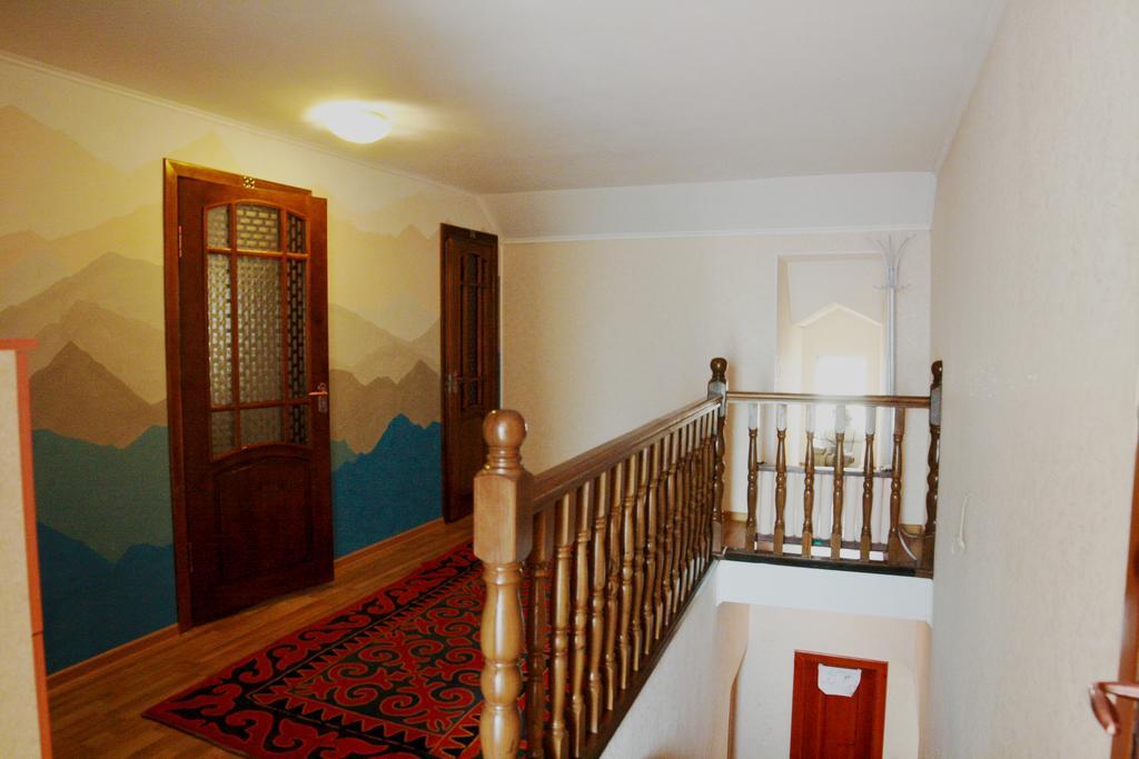 Tunduk Hostel Bishkek Luaran gambar