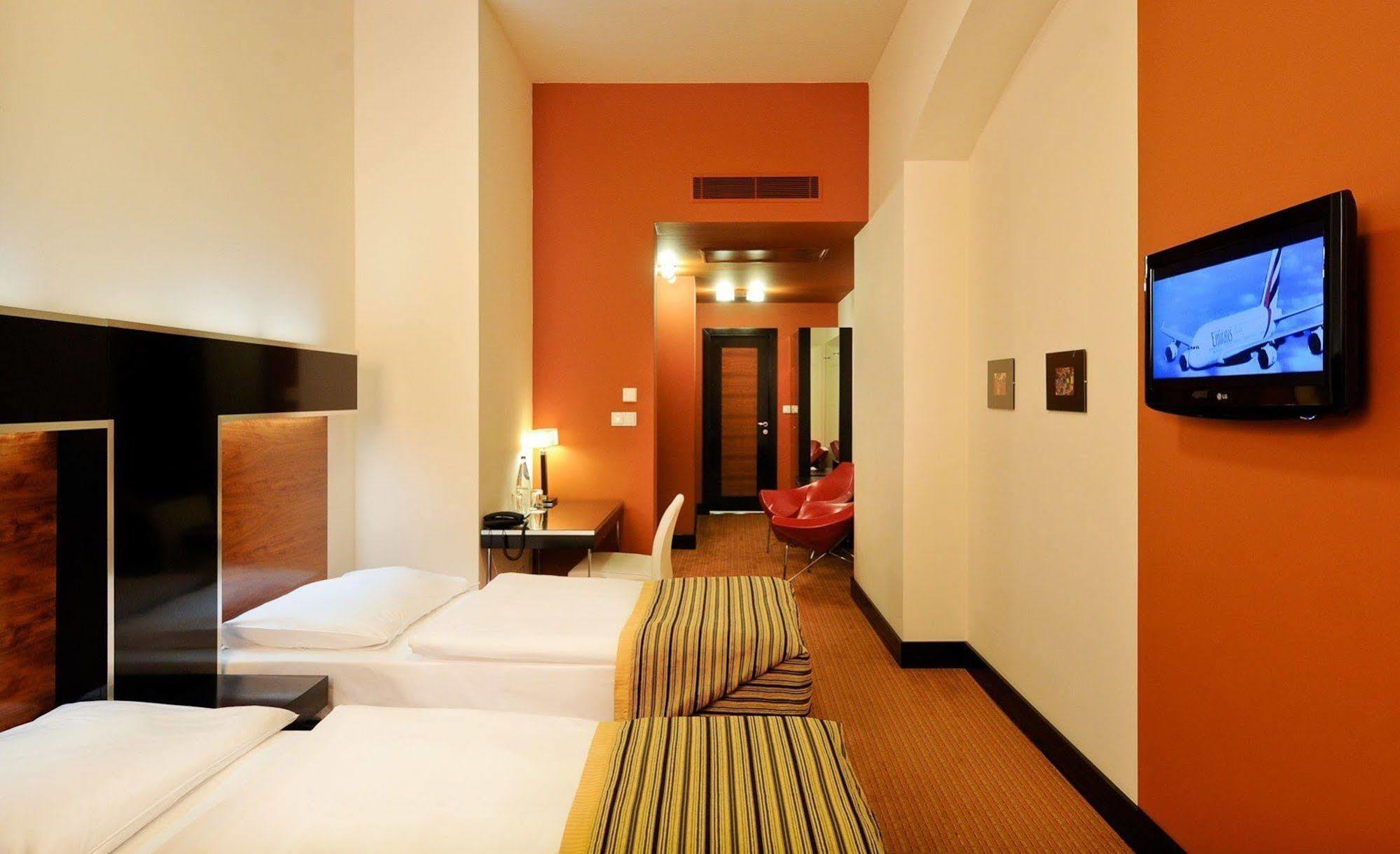Tunduk Hostel Bishkek Luaran gambar